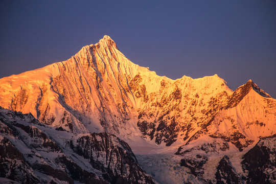 德欽飛來(lái)寺梅里雪山