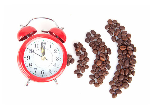 闹钟和咖啡豆创意