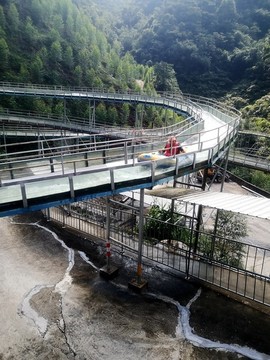 漂流玻璃滑道