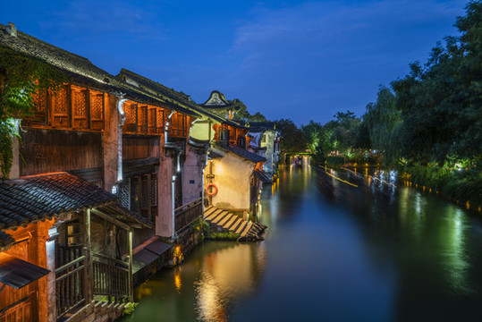 古鎮(zhèn)夜色