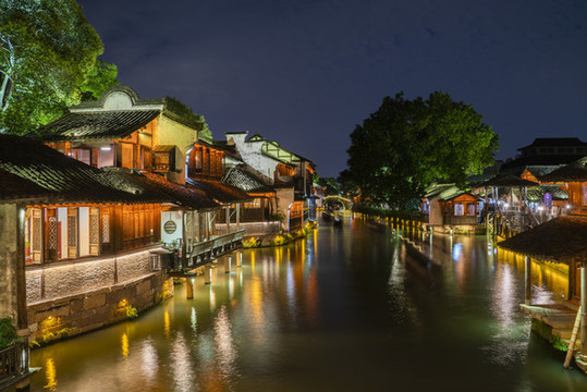 古鎮(zhèn)夜色