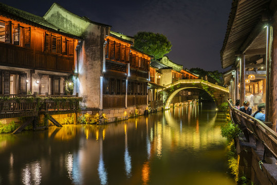 古鎮(zhèn)夜色