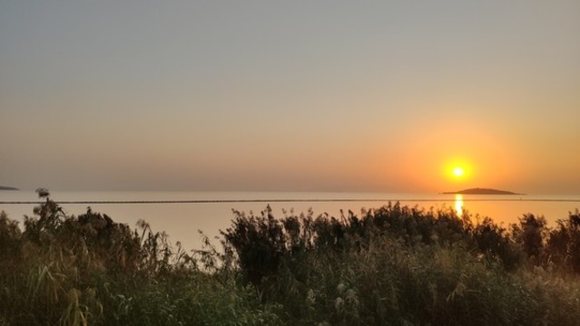 岸邊夕陽