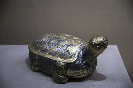 中國陜西寶雞法門寺鎏金銀龜盒