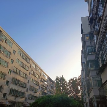 居民樓藍(lán)色天空