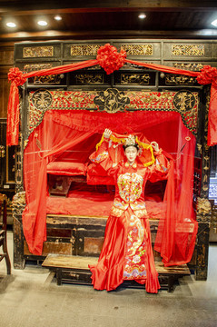 新娘子蠟像掀蓋頭古代洞房婚房