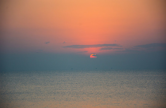 海上日出
