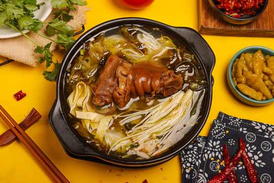 酸菜豬蹄米線(xiàn)
