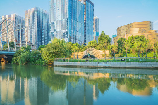 武漢城市建筑天際線和楚河風(fēng)光