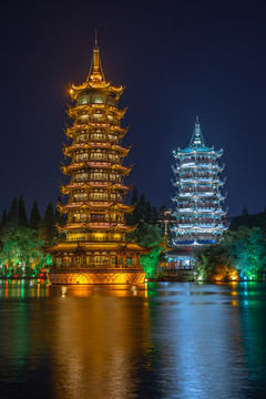 桂林雙子塔夜景