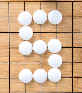 棋子擺出的數(shù)字5