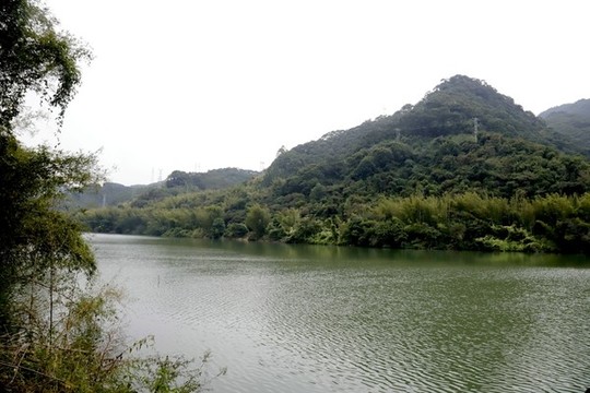 平靜的江面
