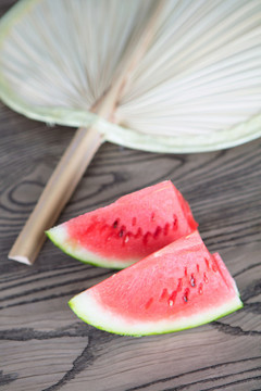 夏季的西瓜和扇子