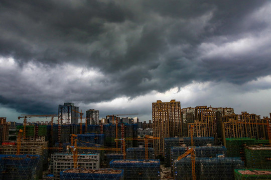 暴雨將至黑云翻墨