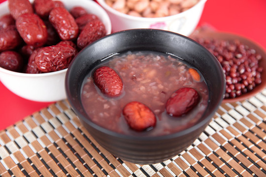 中國(guó)臘八節(jié)的傳統(tǒng)食物臘八粥