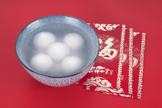 特寫碗里的湯圓