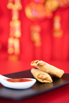 立春節(jié)氣的炸春卷和蘸料