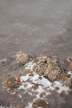 北方嚴寒下的凍土殘雪和冰凍