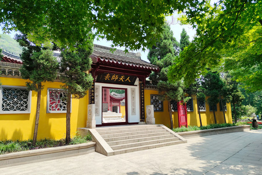 鎮(zhèn)江焦山茗山法師紀念堂