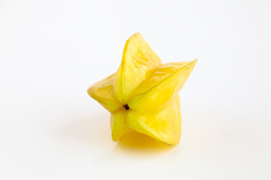 白背景上的一個(gè)楊桃