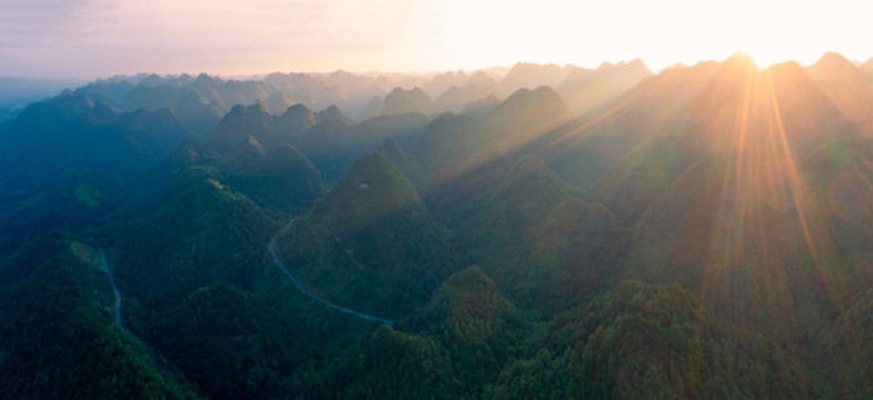 貴州小七孔景區(qū)山峰山巒風光