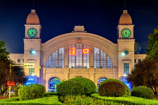 中國湖北武漢漢口火車站夜景