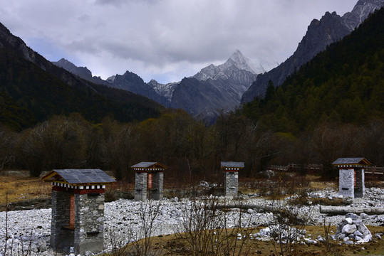 四川稻城亞丁三大神山