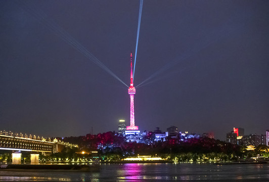 湖北龜山廣播電視塔夜景