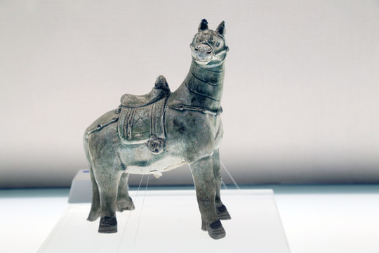 青釉馬