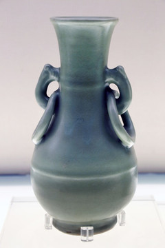 龍泉窯青釉雙耳環(huán)瓶