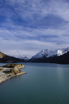 高原雪山湖泊西藏八宿然烏湖美景