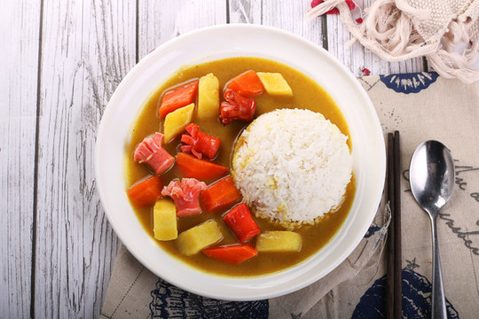 火腿咖喱飯