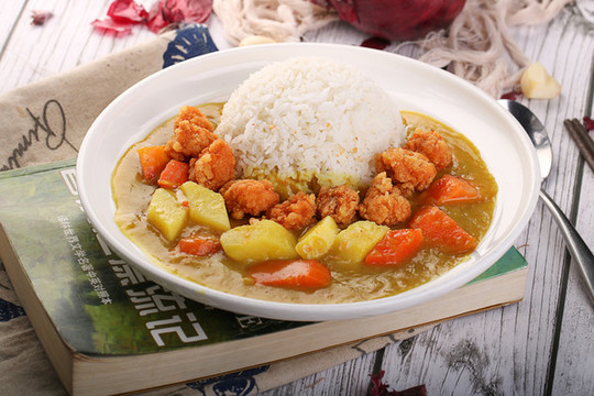炸雞咖喱飯