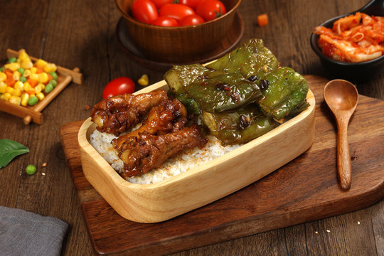 雞腿燒辣椒蓋碼飯