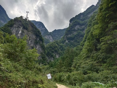 深山里的索道架