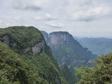 群山