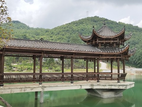 實木亭子與長廊