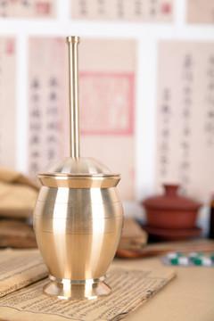 中醫(yī)藥杵和醫(yī)書及其他相關(guān)物品