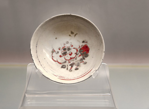 金代扒村窯紅綠彩花卉紋碗