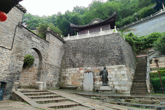 鎮(zhèn)江西津渡唐朝詩人張祜雕像