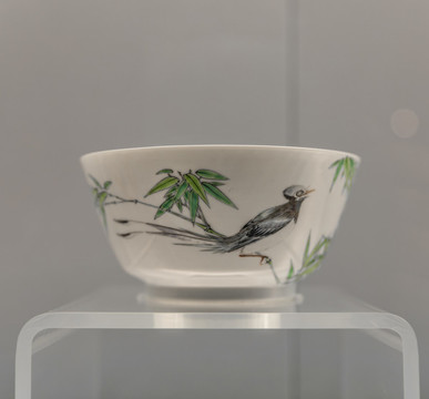 清雍正景德鎮(zhèn)窯粉彩花鳥紋碗