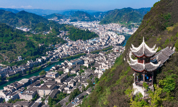 貴州鎮(zhèn)遠(yuǎn)古鎮(zhèn)石屏山風(fēng)光