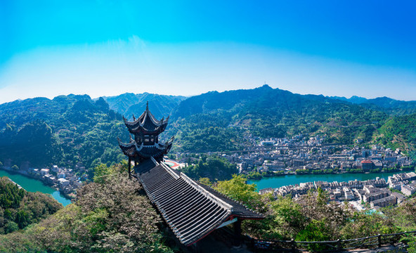 貴州鎮(zhèn)遠古鎮(zhèn)石屏山風(fēng)光