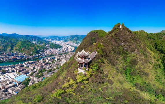 貴州鎮(zhèn)遠(yuǎn)古鎮(zhèn)石屏山風(fēng)光