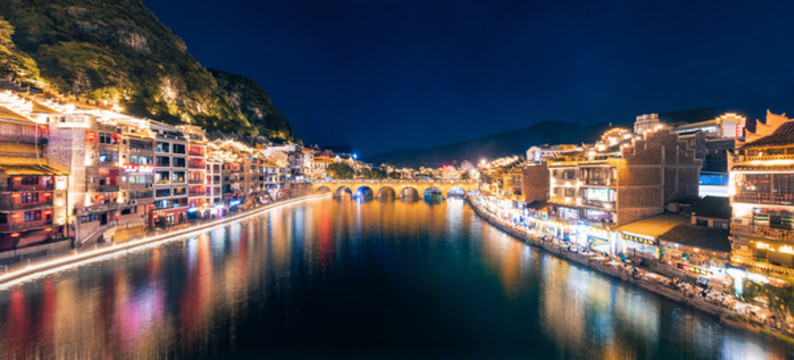 貴州鎮(zhèn)遠(yuǎn)古鎮(zhèn)夜景