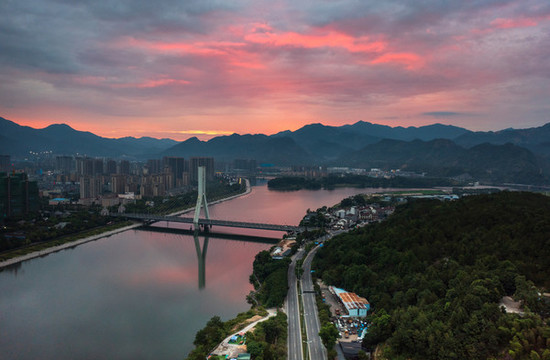 浙江麗水南明湖朝霞飛