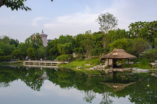 成都杜甫草堂浣花園林區(qū)茅草亭