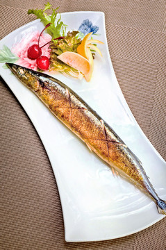 煎秋刀魚