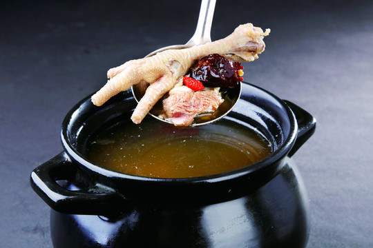 當(dāng)參雞爪排骨湯
