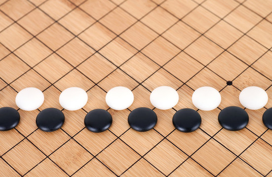 棋盤上的圍棋子